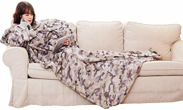 blanket-with-sleeves-gift-idea-for-introverts.jpg